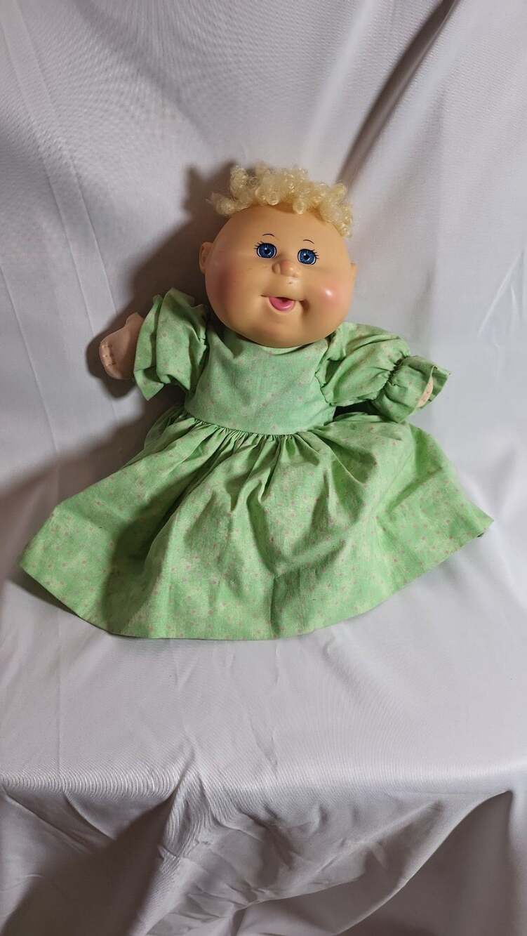 2016 Wicked Cool Toys Cabbage Patch Kids Blonde Doll Blue Eyes Green Polka Dot D